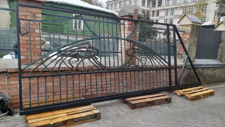 Подъемно-секционные ворота Бутово